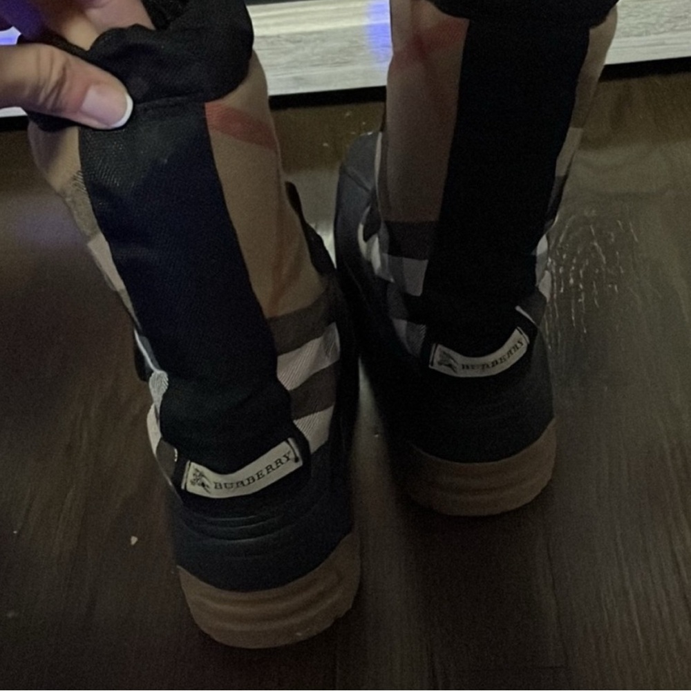 Burberry Black and Tan Winter Boots - Picture 2 of 5